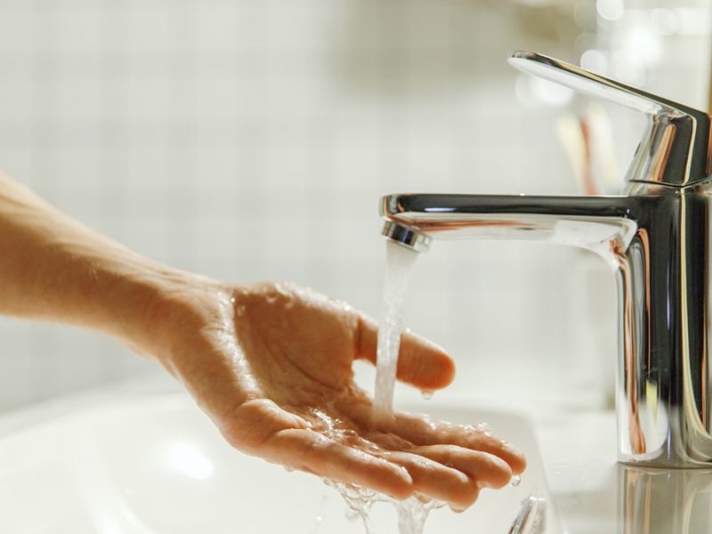 wasserhahn-hand